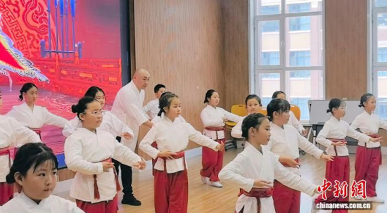 ݆Tʷ(qun)ڽoСWnʯ z